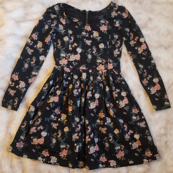Aritzia Floral Dress - Picture 1 of 6